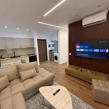 Univers * טיראנה