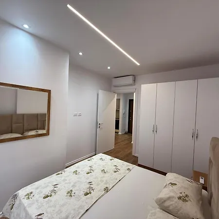 Univers Apartment *