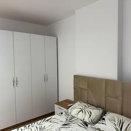 Univers טיראנה