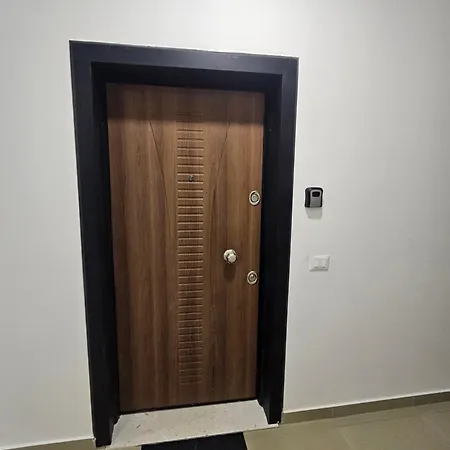 Univers * טיראנה