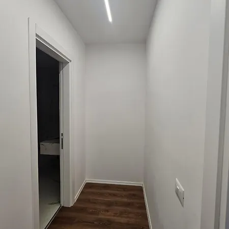 Univers Apartment *