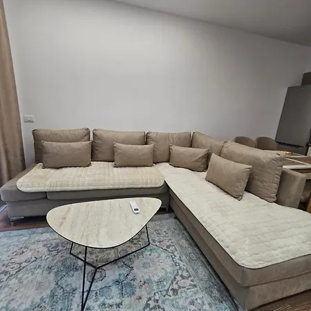 Univers Apartment *