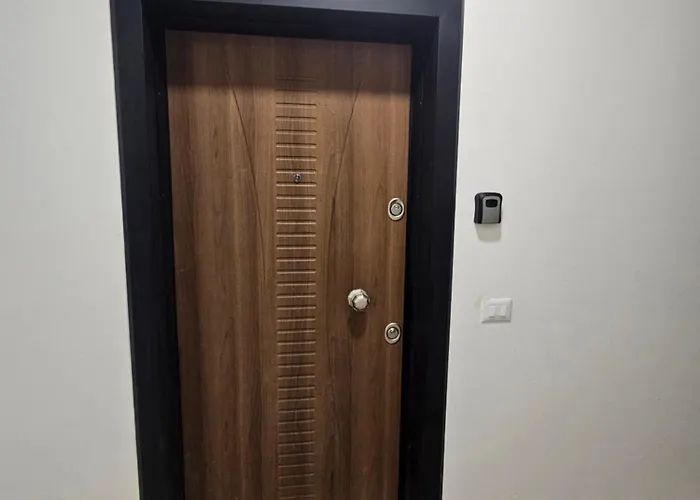 Univers * טיראנה