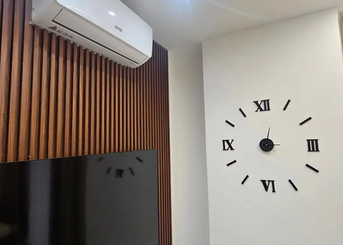 Univers * טיראנה